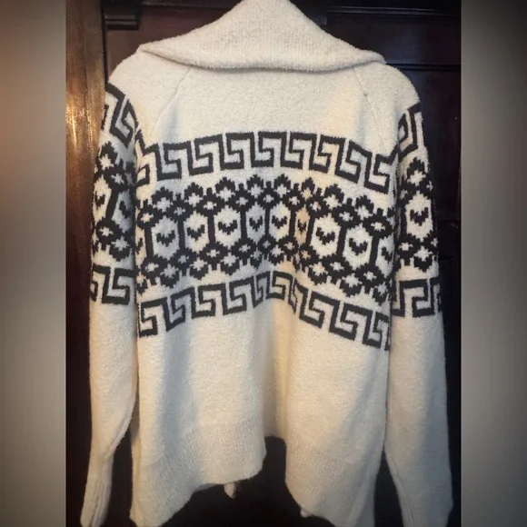 Universal Thread Black and White Geometric Cardigan - Picture 2 of 2